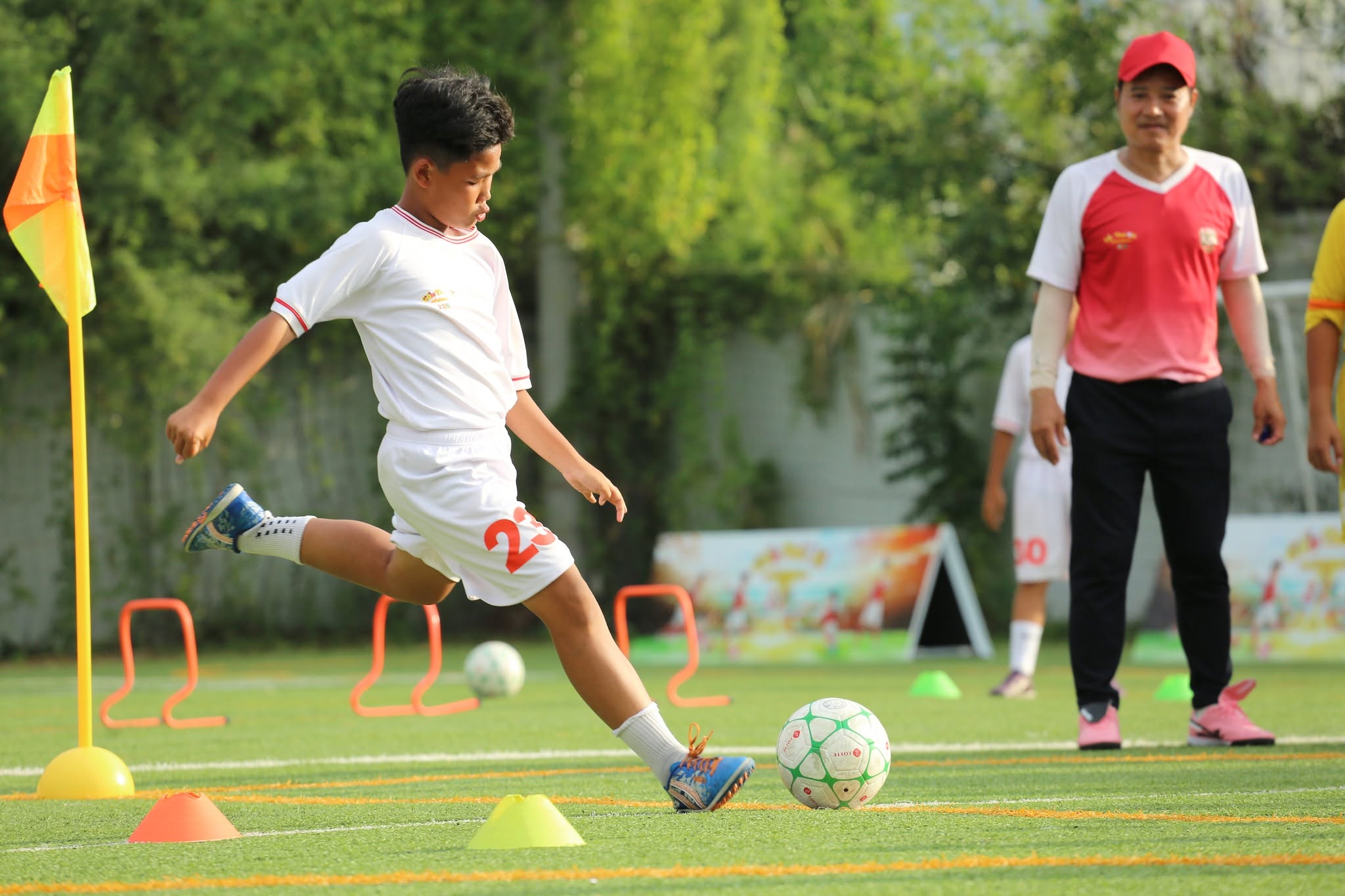 Sự cạnh tranh ngày càng khốc liệt khi có đến 6 cầu thủ sẽ phải chia tay chương trình.