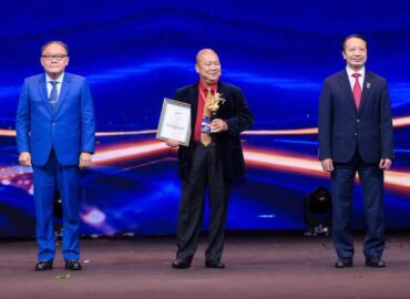 Chủ tịch Tập đoàn Hoa Sen Lê Phước Vũ được vinh danh Doanh nhân Việt Nam tiêu biểu, Cúp Thánh Gióng 2026
