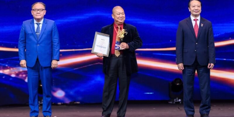 Chủ tịch Tập đoàn Hoa Sen Lê Phước Vũ được vinh danh Doanh nhân Việt Nam tiêu biểu, Cúp Thánh Gióng 2026