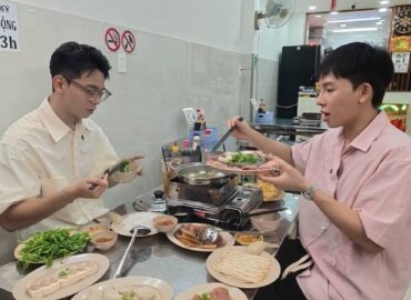 Nam Khánh đưa Kan Hy đến quán ăn gia truyền 50 năm giữa lòng TP.HCM, khám phá món lẩu tam tinh độc đáo