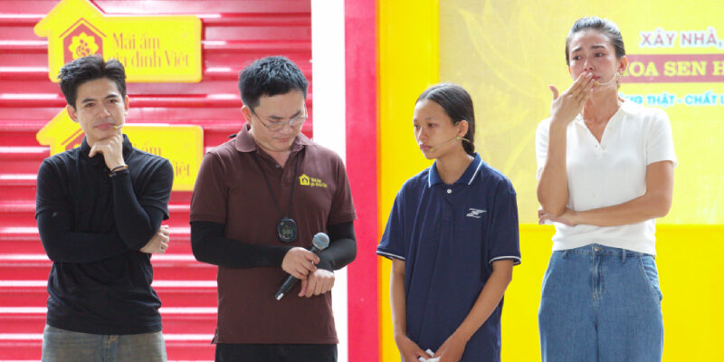 MC Đại Nghĩa, ca sĩ Đạt Long Vinh và á hậu Mâu Thủy xót xa trước những mảnh đời bất hạnh tại Mái ấm gia đình Việt