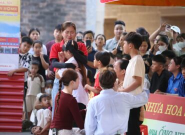 Mái ấm gia đình Việt trao gần 5 tỷ đồng cho trẻ em khó khăn khi ghi hình tại Ninh Bình
