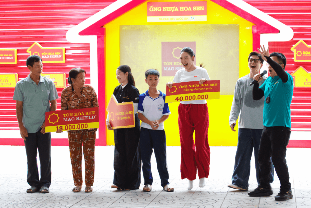 Đoàn Minh Anh bật khóc khi cậu bé mồ côi nhắc về cha mẹ, Phát Huy T4 xúc động trước nghị lực của em