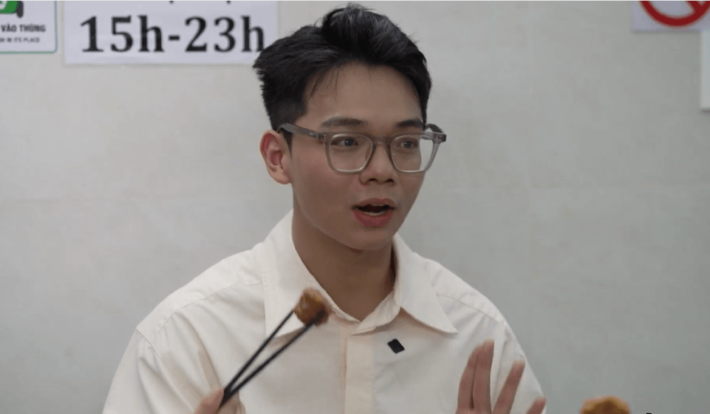 Nam Khánh đưa Kan Hy đến quán ăn gia truyền 50 năm giữa lòng TP.HCM, khám phá món lẩu tam tinh độc đáo